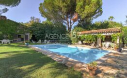 MOUGINS - Canal de la Siagne - Magnifique villa  de plain pieds